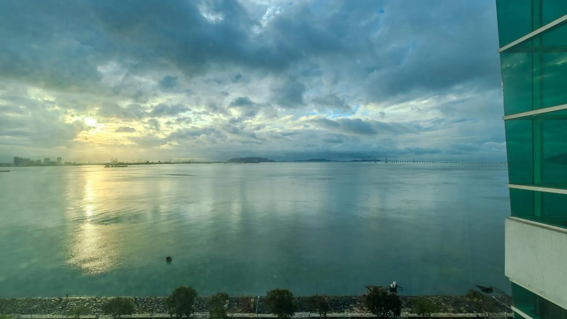 Apartment Maritime Seaview Comfy Suite Penang With Tvbox,Pool,Freewifi,2-8Pax Jelutong