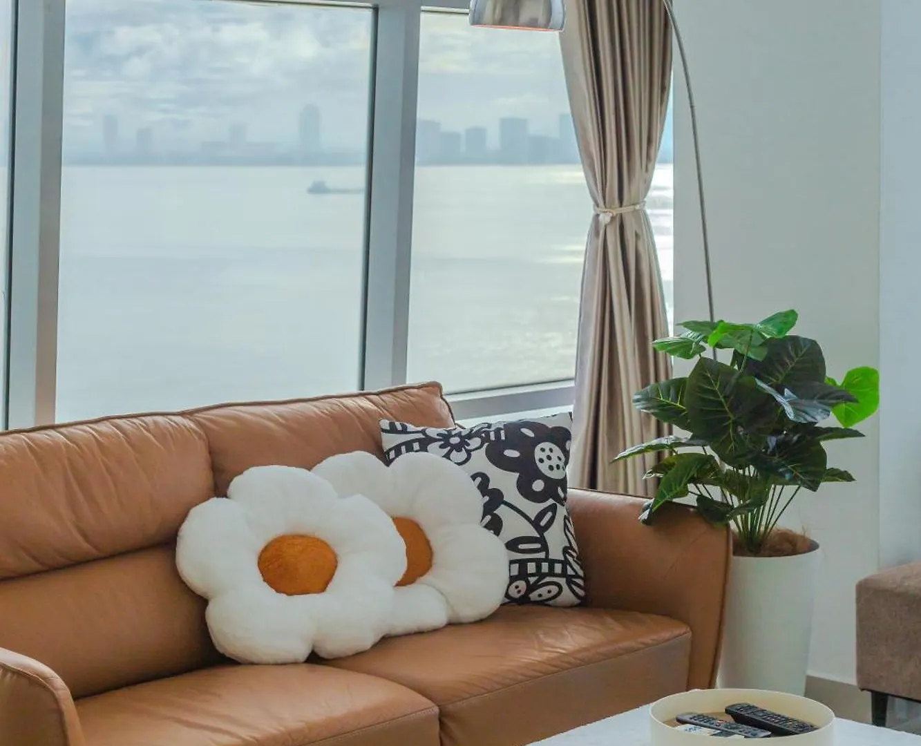 Maritime Seaview Comfy Suite Penang With Tvbox,Pool,Freewifi,2-8Pax Jelutong Apartment