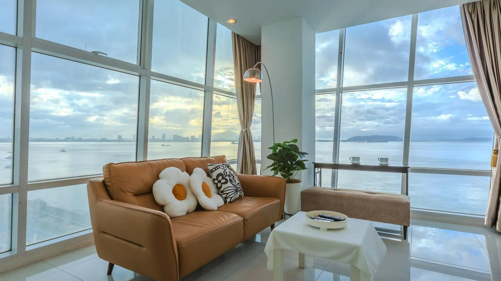 Maritime Seaview Comfy Suite Penang With Tvbox,Pool,Freewifi,2-8Pax Jelutong