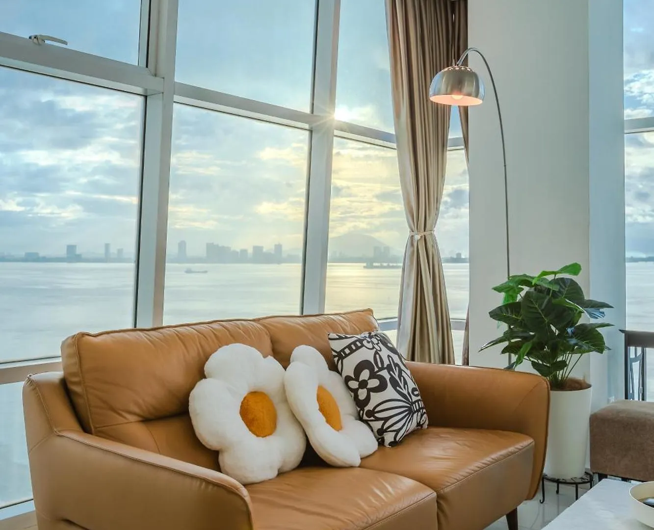 Maritime Seaview Comfy Suite Penang With Tvbox,Pool,Freewifi,2-8Pax Jelutong Apartment