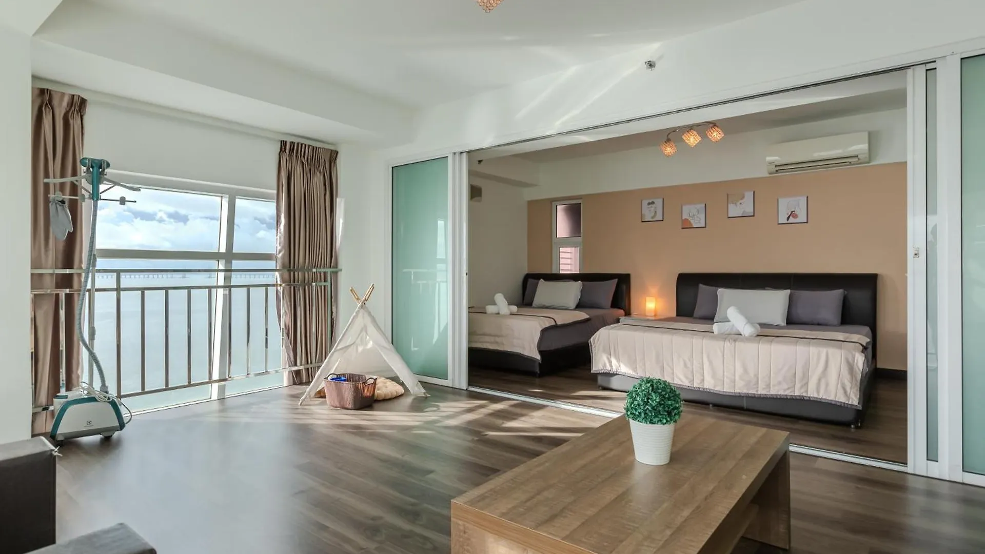 Maritime Seaview Comfy Suite Penang With Tvbox,Pool,Freewifi,2-8Pax Jelutong
