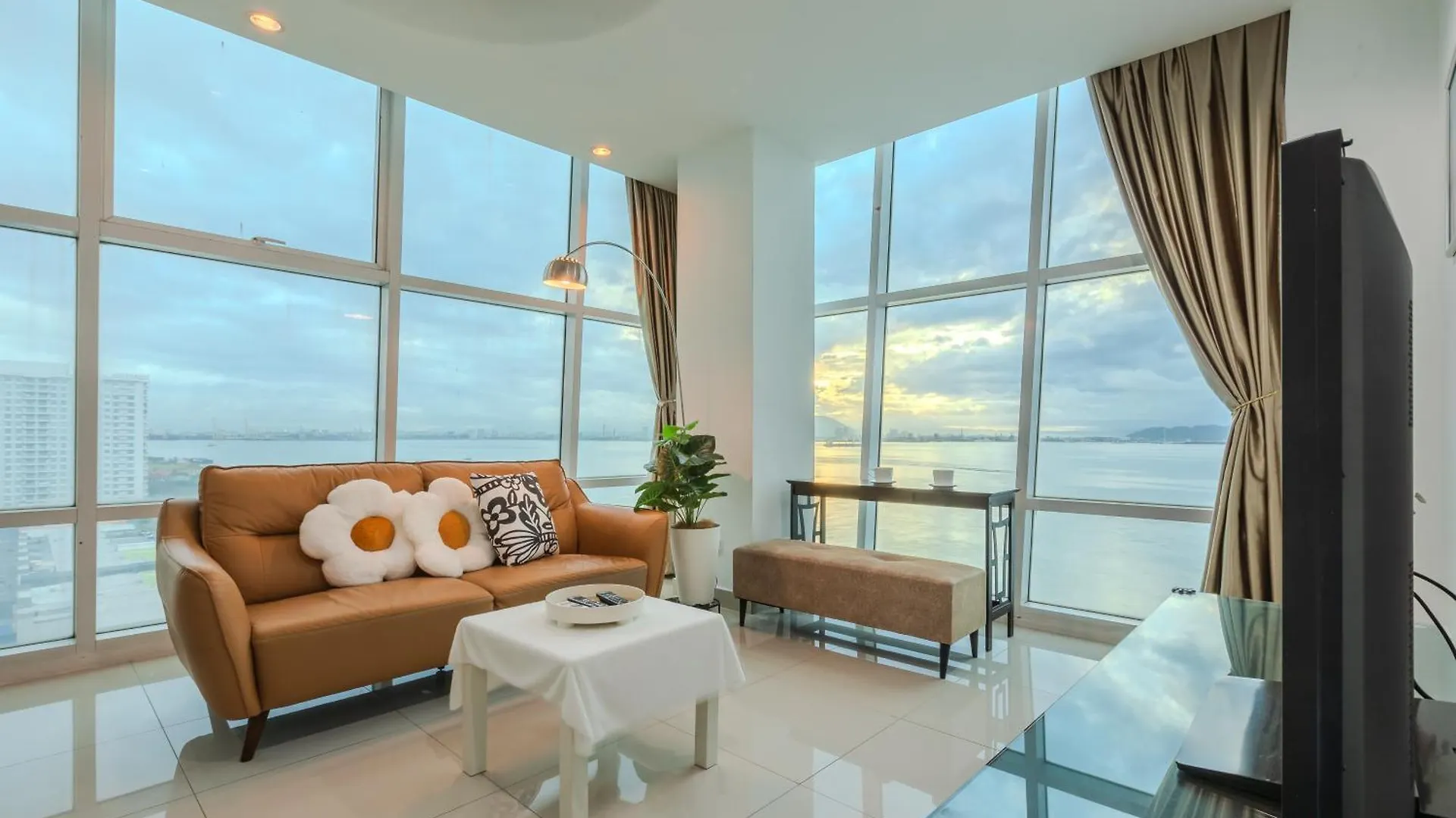 Maritime Seaview Comfy Suite Penang With Tvbox,Pool,Freewifi,2-8Pax Jelutong Malaysia