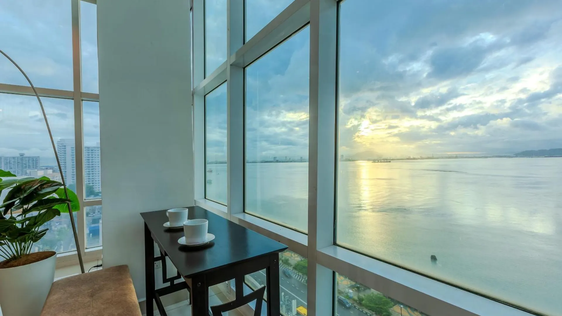 Maritime Seaview Comfy Suite Penang With Tvbox,Pool,Freewifi,2-8Pax Jelutong