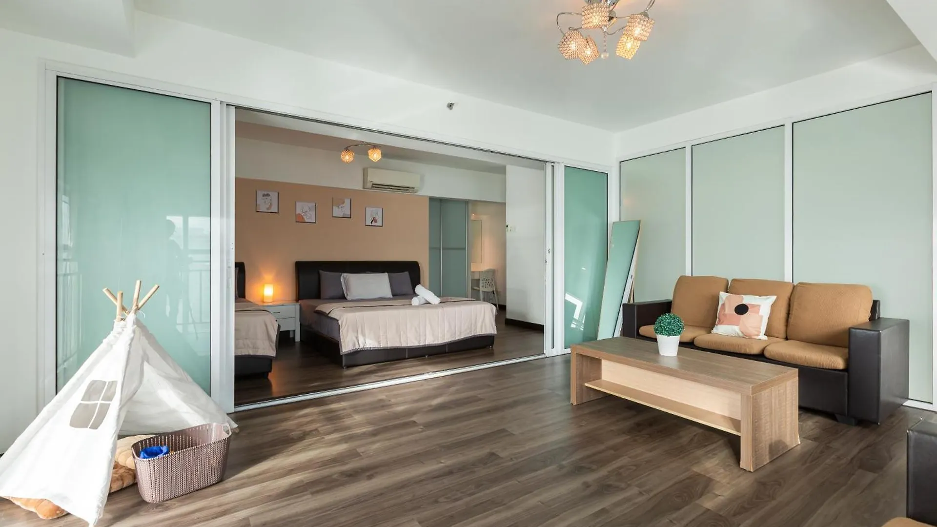 Maritime Seaview Comfy Suite Penang With Tvbox,Pool,Freewifi,2-8Pax Jelutong 0*,  マレーシア