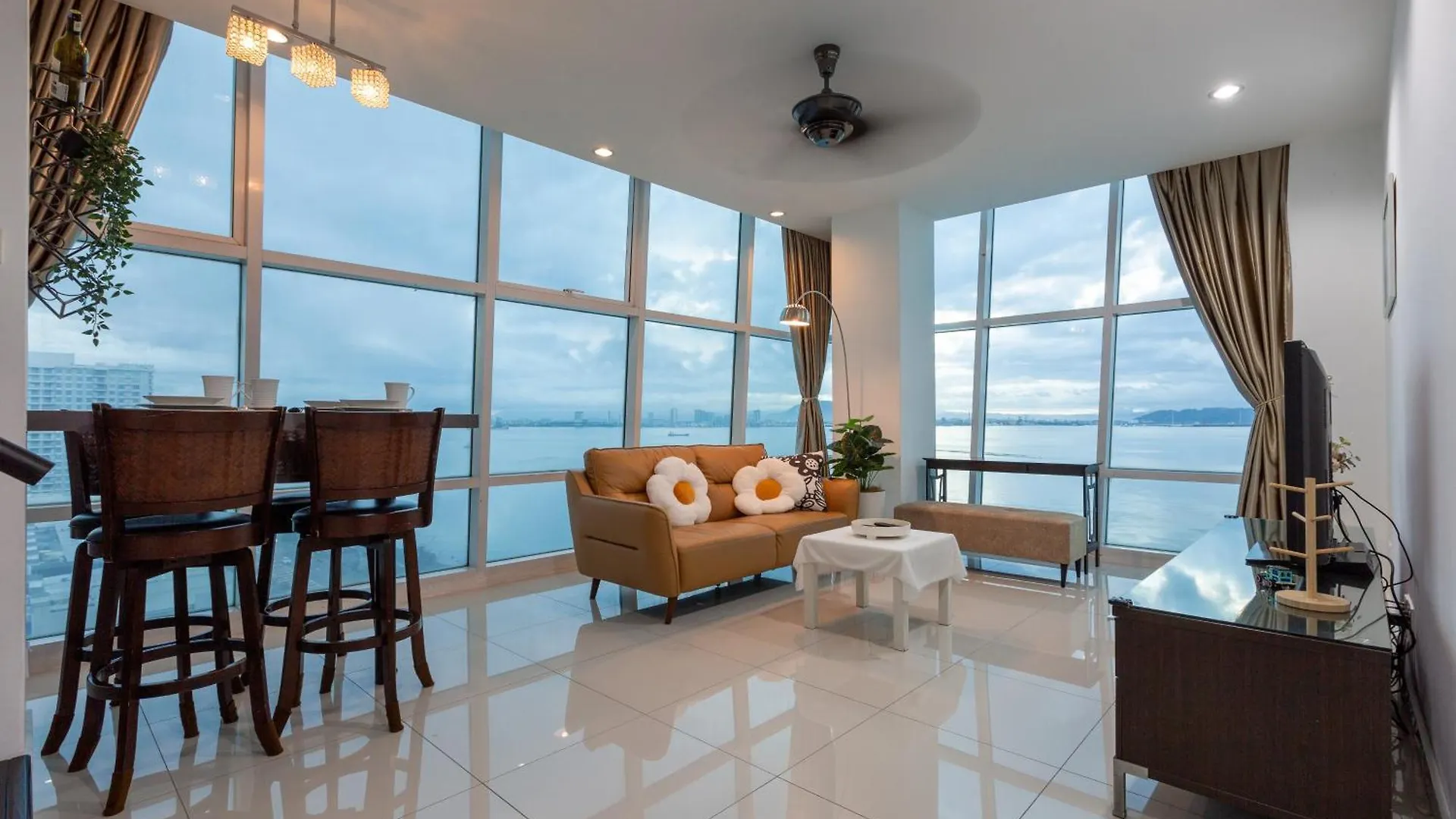 Maritime Seaview Comfy Suite Penang With Tvbox,Pool,Freewifi,2-8Pax Jelutong アパート