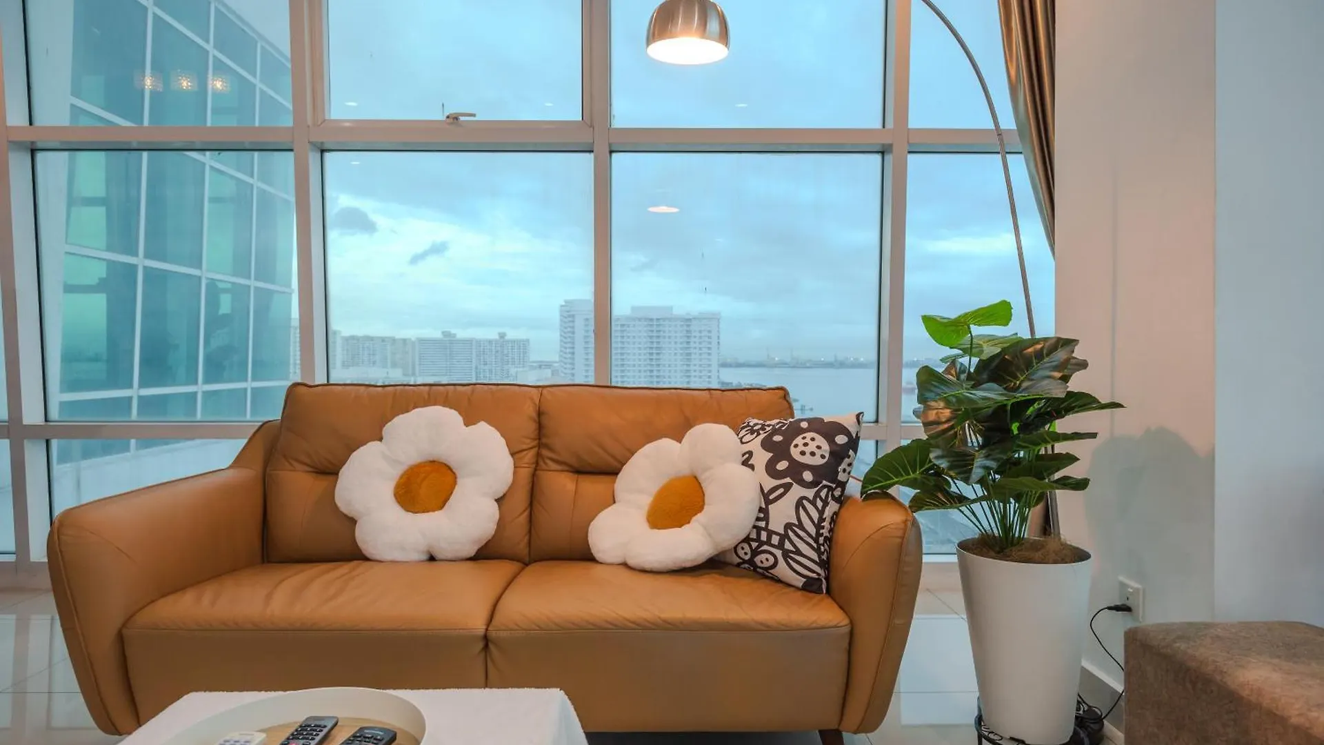 Maritime Seaview Comfy Suite Penang With Tvbox,Pool,Freewifi,2-8Pax Jelutong