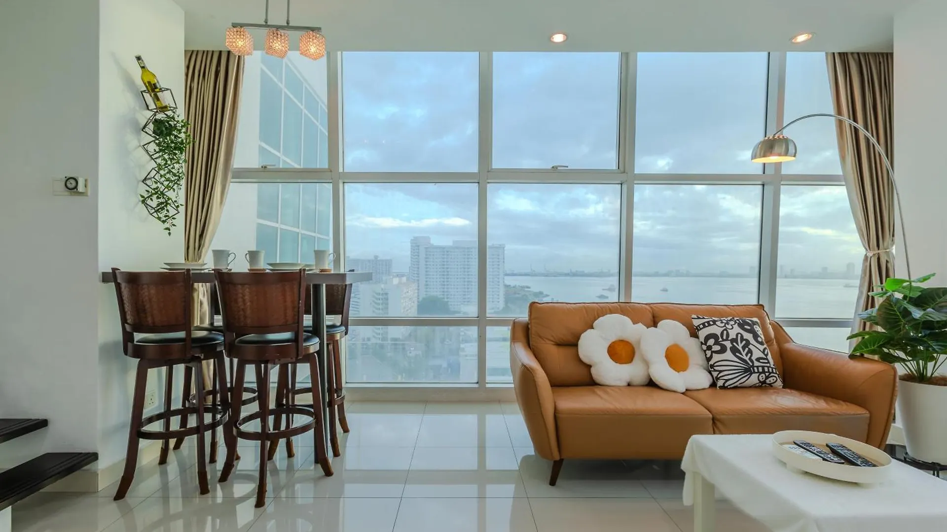 アパート Maritime Seaview Comfy Suite Penang With Tvbox,Pool,Freewifi,2-8Pax Jelutong マレーシア