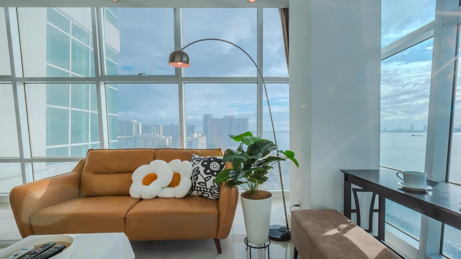 Maritime Seaview Comfy Suite Penang With Tvbox,Pool,Freewifi,2-8Pax Jelutong アパート